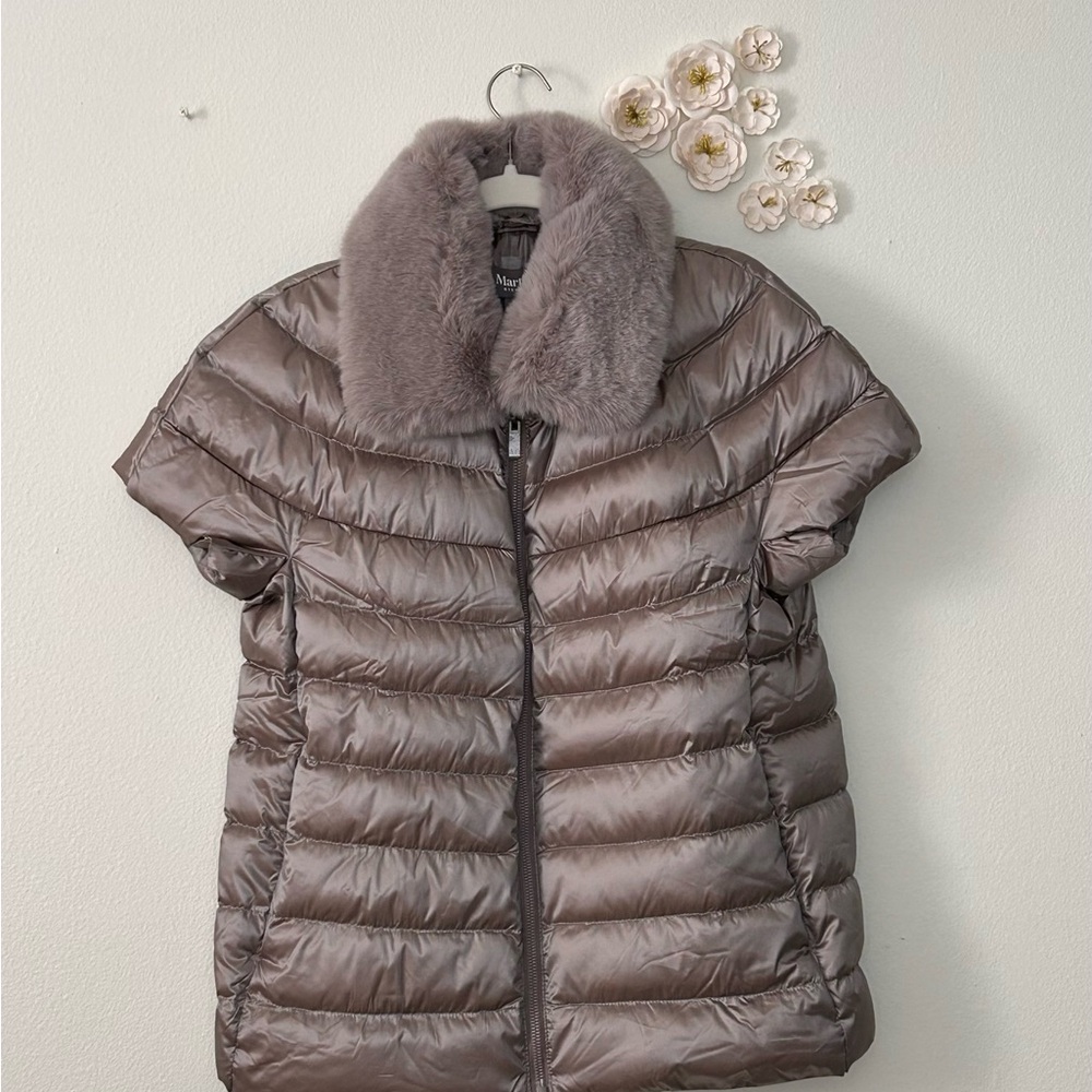 Martha Stewart Moonstone Gray
Puffer Jacket with Detachable
Faux Fur Collar
